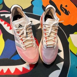 ADIDAS Avryn Athletic Shoes Sneakers HP5974 Grey/White/Solar Red 10